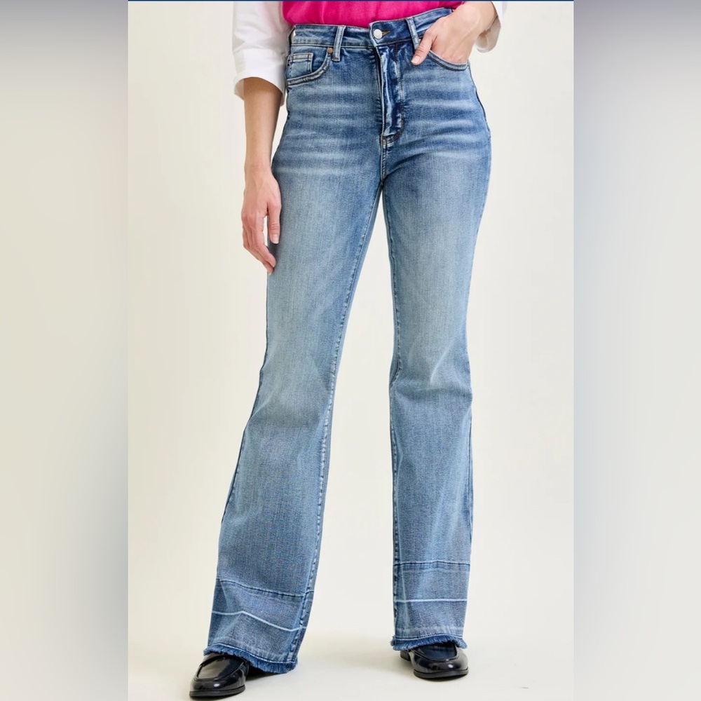 Judy Blue Stylish Blue Flare Women's Jeans - Picture 1 of 15